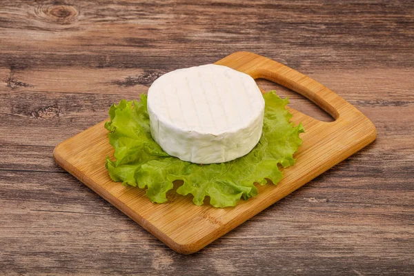 Delicioso Tradicional Brie Rodada Queijo Macio — Fotografia de Stock