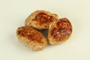 Ev yapımı pirzola ve kıyma.