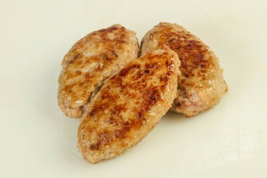 Ev yapımı pirzola ve kıyma.