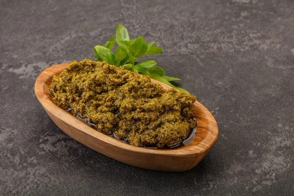 Zelené Omáčkové Pesto Bazalkou Cedrovými Ořechy — Stock fotografie