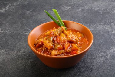 Sebzeli ve soslu et kebabı.