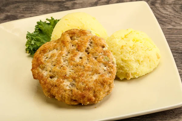 Chuleta Pollo Picado Con Puré Papa —  Fotos de Stock