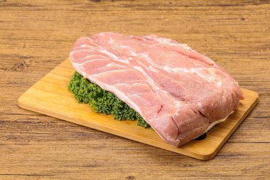 Pişirmek için çiğ domuz filetosu