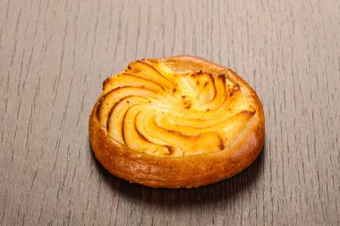 Yumuşak süzme peynirli tatlı hamur işi