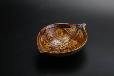 Mutfak için renkli boş kase izole