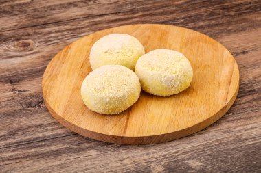 Çiğ patates ezmesi - doldurulmuş patates pirzolası - pişirmek için.