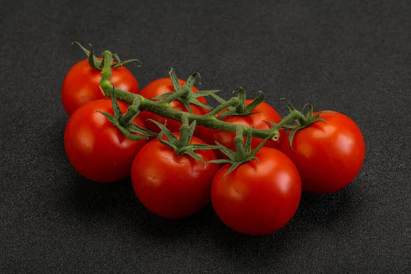 Rama Fresca Tomate Cherry Maduro Aislada — Foto de Stock