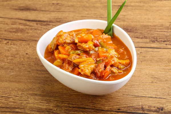 Fleischgulasch Mit Gemüse Und Soße — Stockfoto