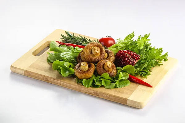 Grillad Champignon Shashlik Över Bord Serveras Rosmarin — Stockfoto