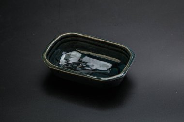 Mutfak için renkli boş kase izole