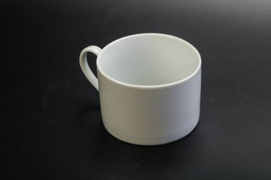 Çay için boş bardak ya da izole kahve.