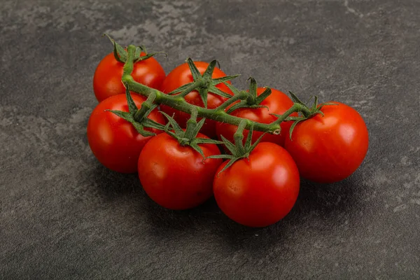 Ramo Tomate Cereja Madura Fresco Isolado — Fotografia de Stock
