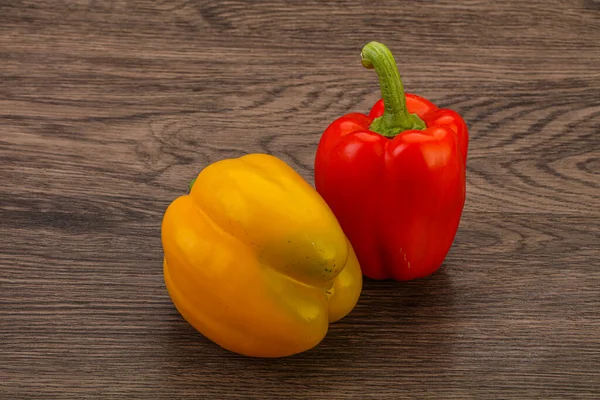 Twee Rijpe Zoete Bulgaarse Paprika — Stockfoto