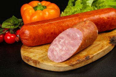 Lezzetli domuz jambonlu sosis.