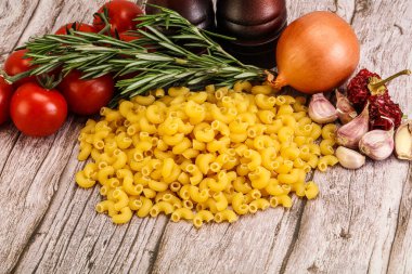 Çiğ İtalyan buğday makarnası - Chifferi rigati pişirmek için