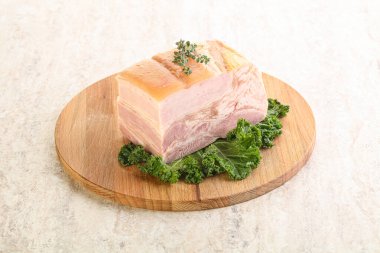 Ev yapımı domuz pastırması.