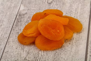 Tatlı, sarı, kurutulmuş kayısı yığını