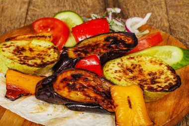 Izgara sebze - biber, domates, patlıcan, kabak ve domates