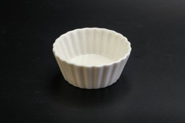 Siyahın üzerine servis için beyaz leke.