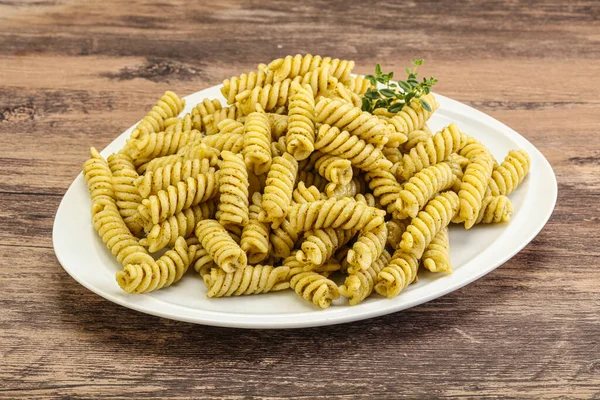 Massa Italiana Fusilli Com Molho Pesto — Fotografia de Stock