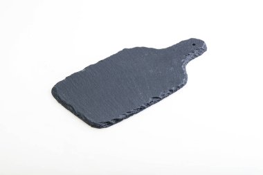 Siyah taş tahtası beyaz arkaplanda izole edildi