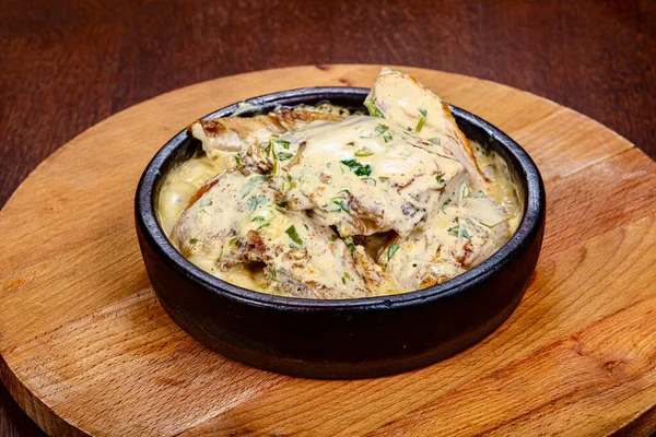 Tasty Roasted Chicken Cream Herbs — Stock Photo, Image