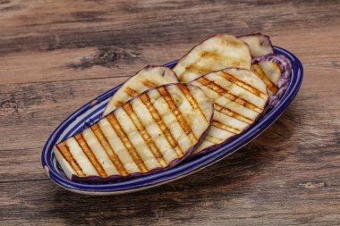 Izgara graffiti yumurta dilimleri ve zeytinyağı.