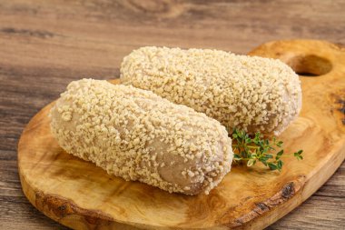 Fırında pişmemiş tavuk pirzolası.