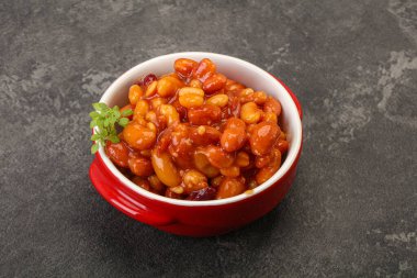 Domates sosunda çeşitli böbrekler pişirdim.