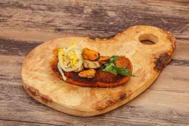 İçinde midye ve soya fasulyesi olan İtalyan uschetta.