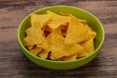 Meksika mısır cipsi üçgen yığını.