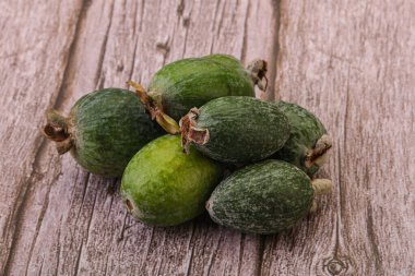 Tropik yeşil tatlı organik meyve Feijoa