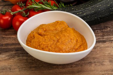 Vejetaryen mutfağı - Ot ve baharatlı kabak püresi