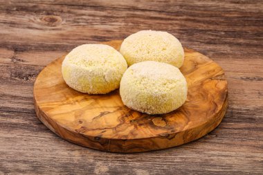 Çiğ patates ezmesi - doldurulmuş patates pirzolası - pişirmek için.