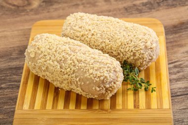 Fırında pişmemiş tavuk pirzolası.