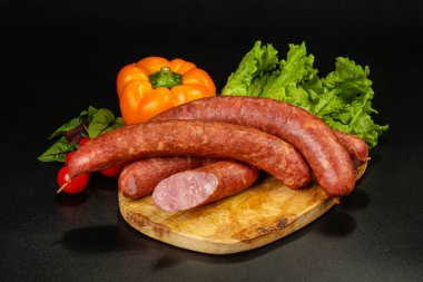 Kıyma ve sosisli, doğal et sosisleri.