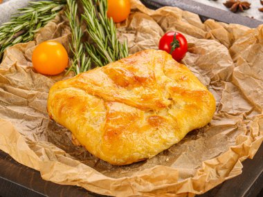 Kafkas geleneksel mutfağı - Katmanlı Khachapuri peyniri