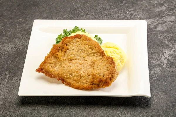 Krokante Kipfilet Schnitzel Met Aardappelpuree — Stockfoto