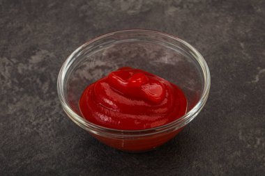 Lezzetli domates ketçapı kasede