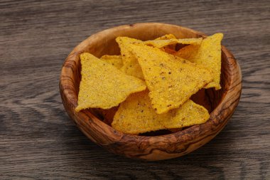 Meksika mısır cipsi üçgen yığını.