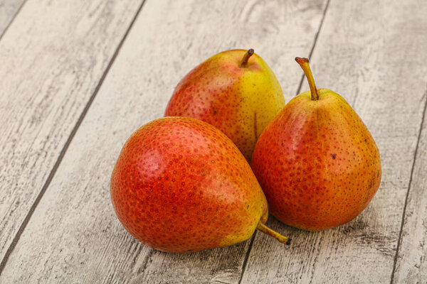 Сладкие спелые грушевые плоды форели