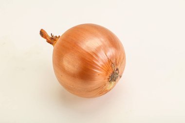 Sarı olgun doğal organik soğan yalıtılmış.