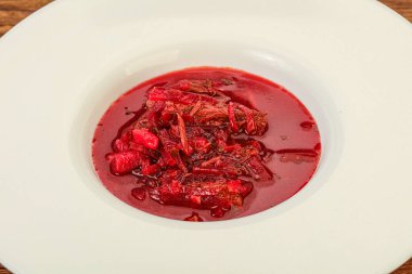 Rus geleneksel lahana ve sığır eti çorbası