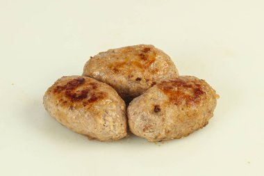 Ev yapımı pirzola ve kıyma.