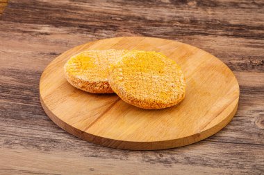 Fırında pişmemiş ev yapımı tavuk pirzolası.