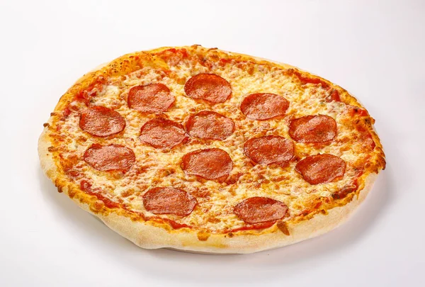 Pizza Tradicional Italiana Con Salchichas Pepperoni — Foto de Stock