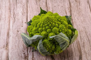 Lezzetli vegan organik yiyecekler - Romanesco lahanası