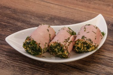 Peynirli ve sarımsaklı jambonlu sandviç.