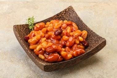 Domates sosunda çeşitli böbrekler pişirdim.