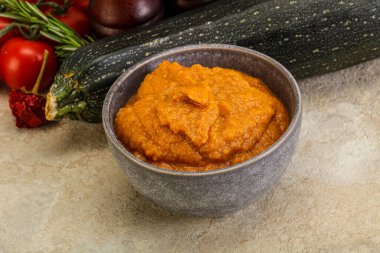 Vejetaryen mutfağı - Ot ve baharatlı kabak püresi